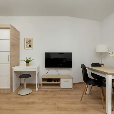 Bright With And Fitness In By Renters Apartmán *